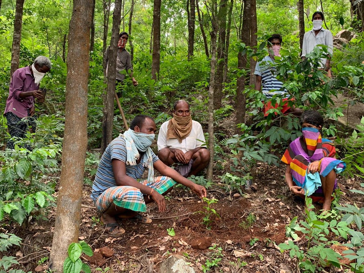 Hailing nomadic tribal communities  @rcbregman says “We’ve evolved for togetherness. We crave connection just as much as we crave food. Loneliness can quite literally make us sick — according to recent research, it’s comparable to smoking 15 cigarettes a day.” (16/n)