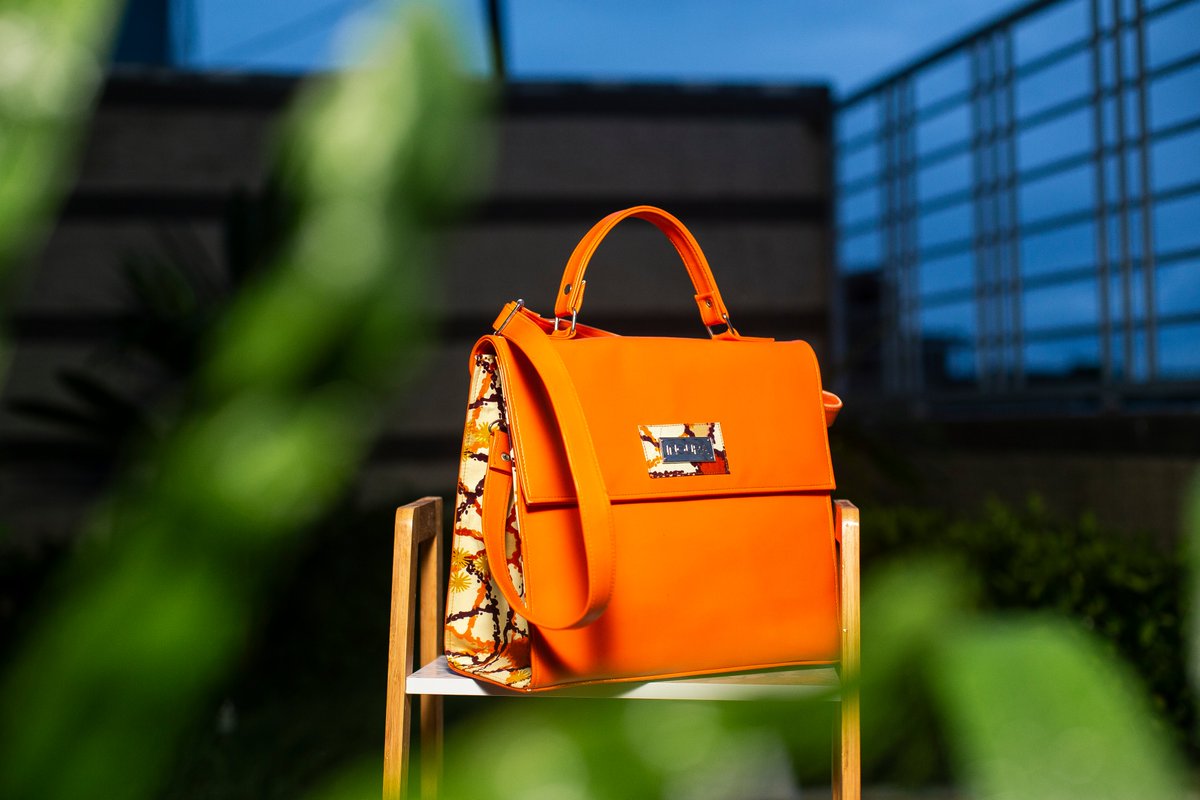 Be_INOURA's tweet photo. Nous vous  présentons notre nouveau bijou « Coura ». 
D’autres couleurs sont également disponibles 😍
Prix : 25.000 F
#Inoura https://t.co/PWXKawj3Q8