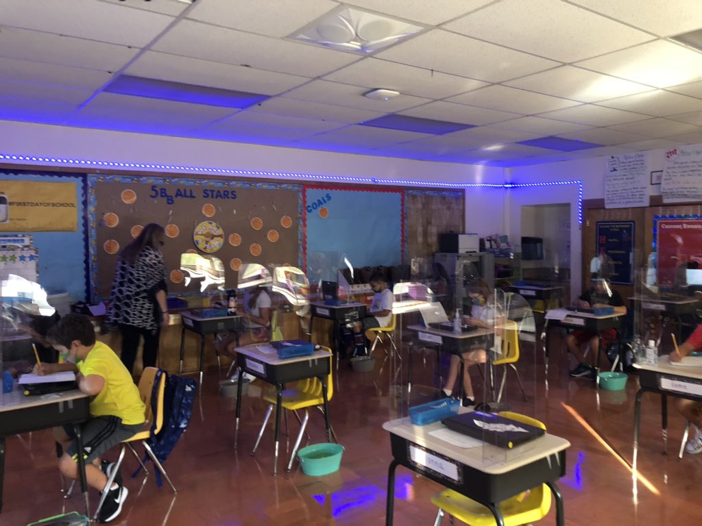 Sharilyn20's tweet photo. Yep! We have LED lights! #class5BB #westillhavefun @WaverlyParkElem https://t.co/fROHXBqBo2