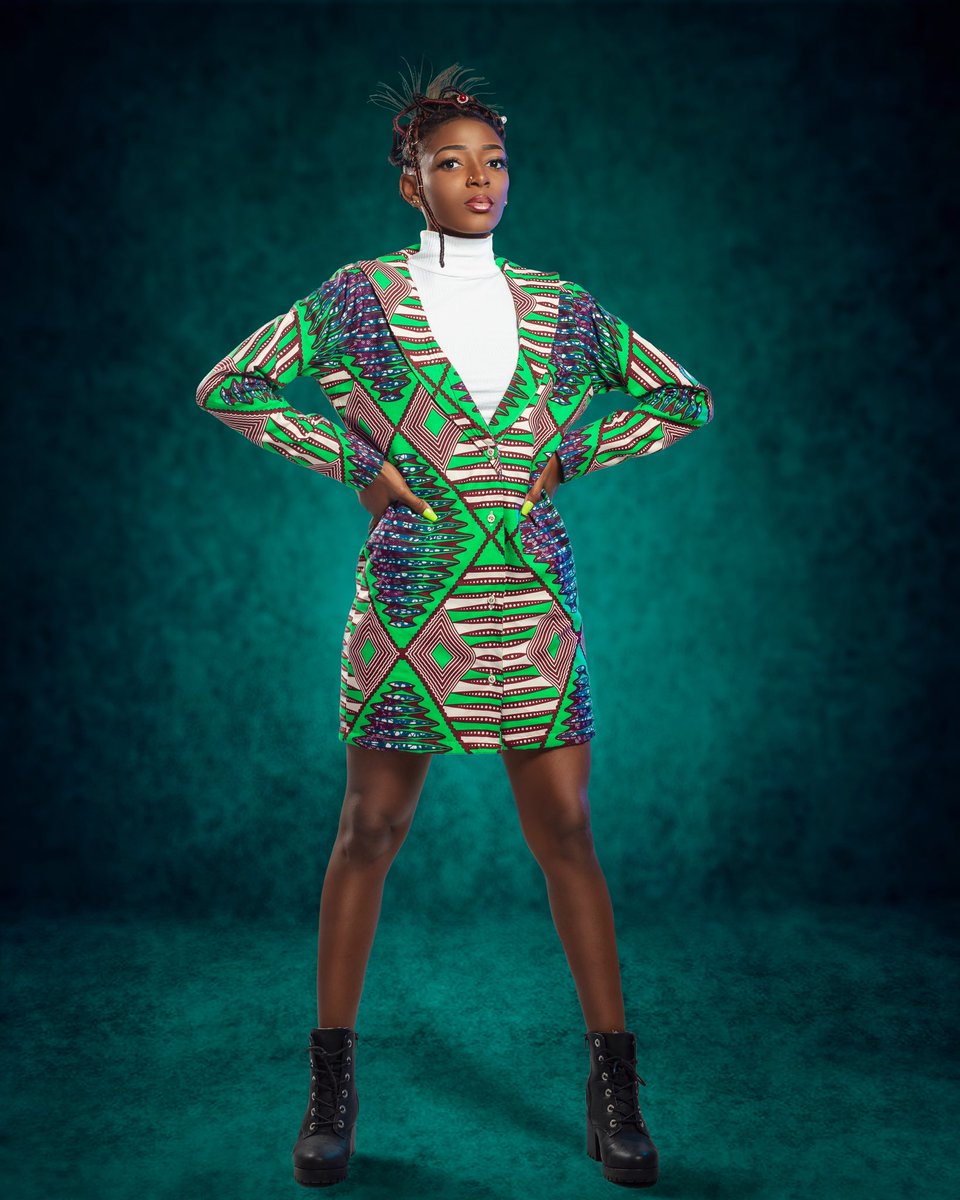 ElectraQueen_B's tweet photo. Mbolo ma QueenTeam🤗🤗🤗 bien ou bien ? Alors la semaine dernière je vous parlais d’une surprise n’est-ce pas?🤔 soyez chaud car elle est prévue pour ce vendredi 😝😝😝😝 restez connecté 🔥🔥👌🏽
On continue à s’abonner 
Ici 👉🏼 https://t.co/GDcFTrfnaB
#QueenBoma #TheNodeMusic https://t.co/isjQBHRpU1
