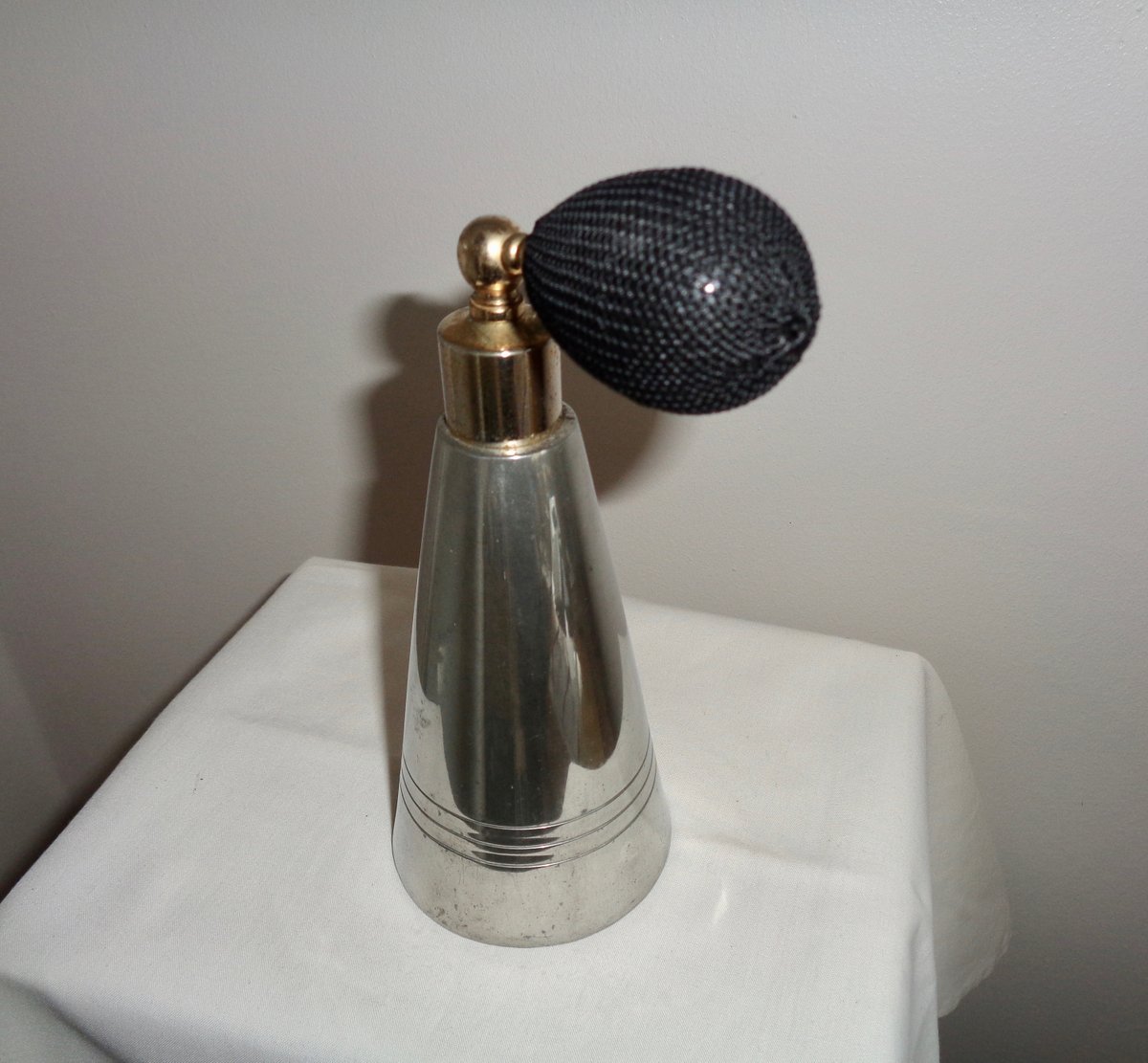 Vintage English Pewter Perfume/ Aftershave Spray Bottle etsy.me/3ieCSL9 #silver #aftershavebottle #perfumeatomiser #perfumebottles #pewter #pewtercollectibles #englishpewter #spraybottle #fragrancespray #mullardantiques
