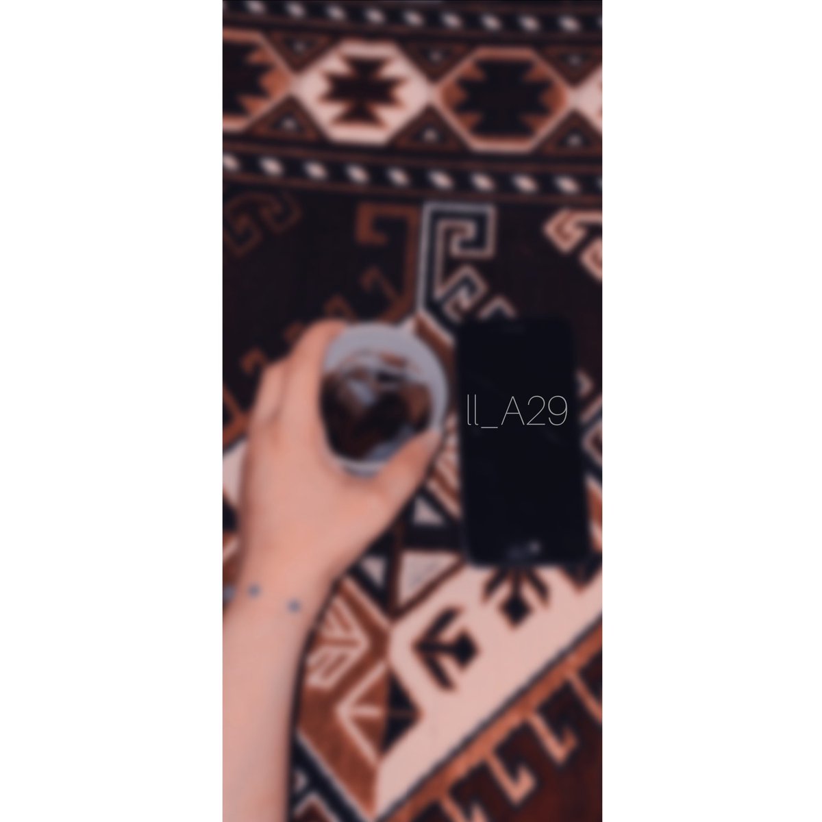 lllin_98's tweet photo. - تجيٌ أعزمكّ على كوب شاييَ والباقيَ من عمريٌ؟. https://t.co/QuMqgcuWNB