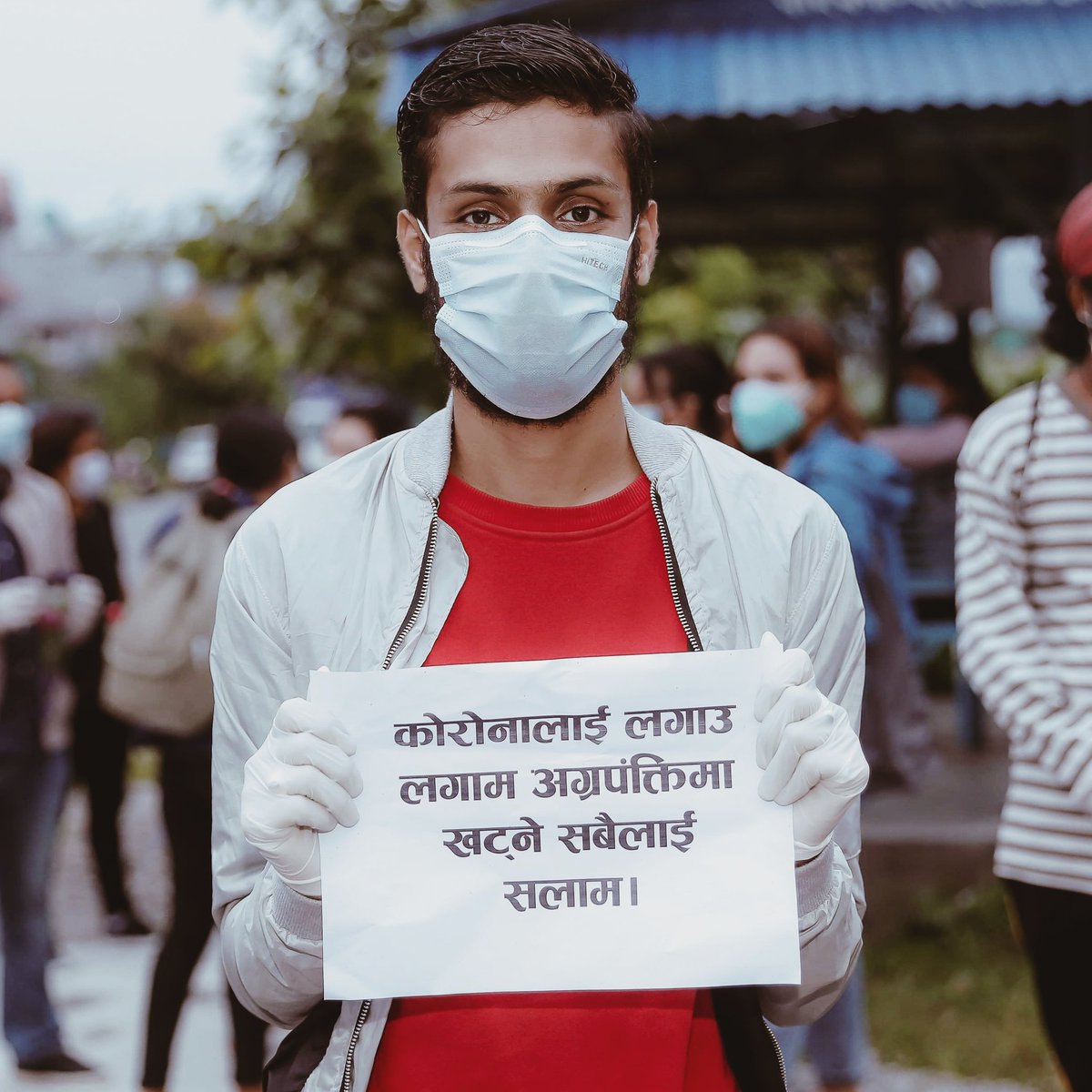 ghimire_sushan's tweet photo. कोरोना महामारी विरुद्धको लडाईमा अग्रभागमा खट्ने सबैमा सलाम/सम्मान ❤️

तस्बिर : @Levelnext4 

#Respectfrontliners https://t.co/cnxh7kSoIi
