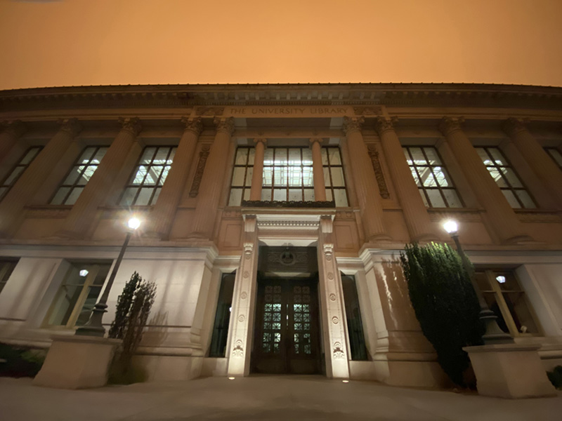 UCBerkeleyLib's tweet photo. Orange is the new bleak. 

#NoFilter

Climate change is real, y’all. ✌️🌎 https://t.co/u9tTwVnGKL