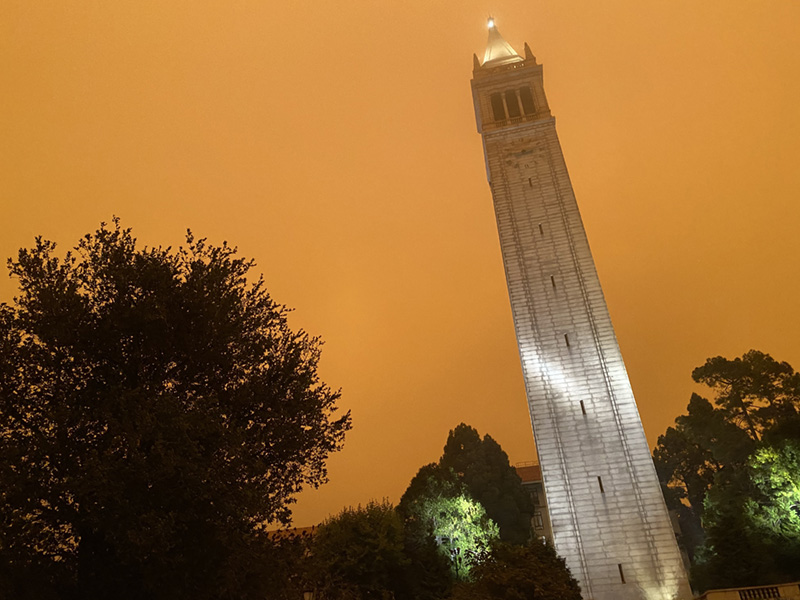 UCBerkeleyLib's tweet photo. Orange is the new bleak. 

#NoFilter

Climate change is real, y’all. ✌️🌎 https://t.co/u9tTwVnGKL