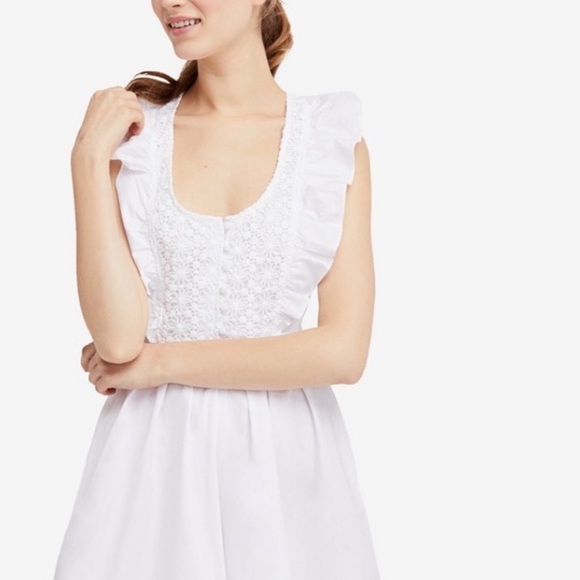 janell_lashley's tweet photo. So good I had to share! Check out all the items I'm loving on @Poshmarkapp #poshmark #fashion #style #shopmycloset #freepeople #hudabeauty: https://t.co/rvVkFrHtVR https://t.co/Bs63dpja1e