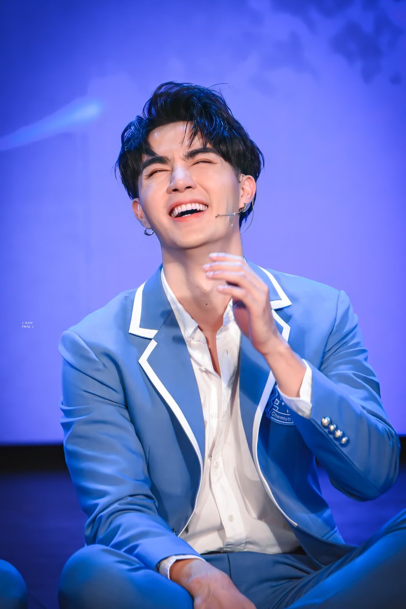 ZeeSupMexico's tweet photo. Feliz cumpleaños mi niño, recuerda que eres una gran persona con un corazón lleno de amor.

Nunca dejes que nadie apague esa hermosa sonrisa ✨

Te mereces el mundo 💙

#HappyZeePrukDay
#ZeePruk
#Zunshine https://t.co/oG8PKub2Cd