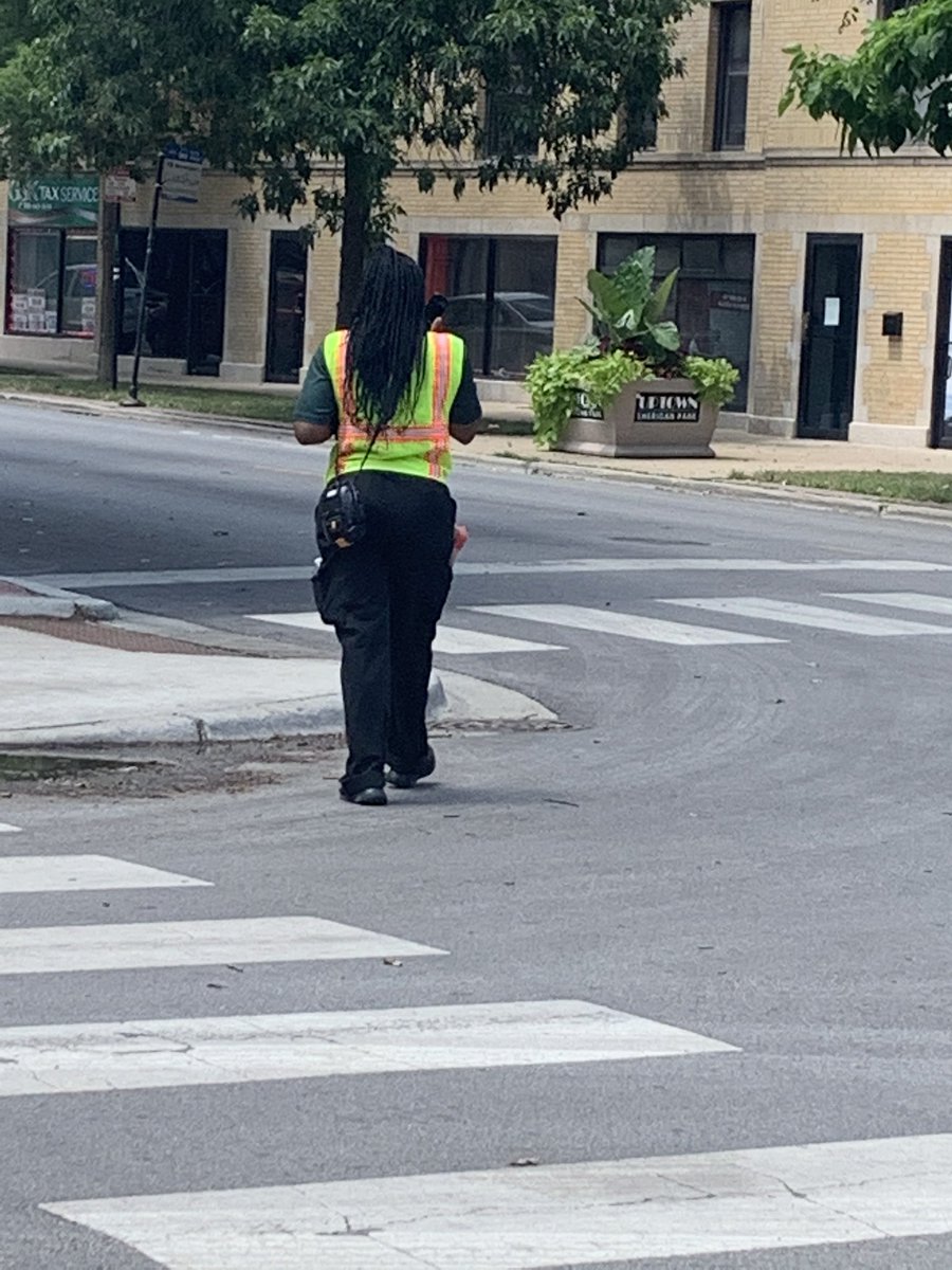 xorangecar's tweet photo. .@chicago The City of Chicago thieves working hard for the evil queen Lori. https://t.co/vogtVPDthr