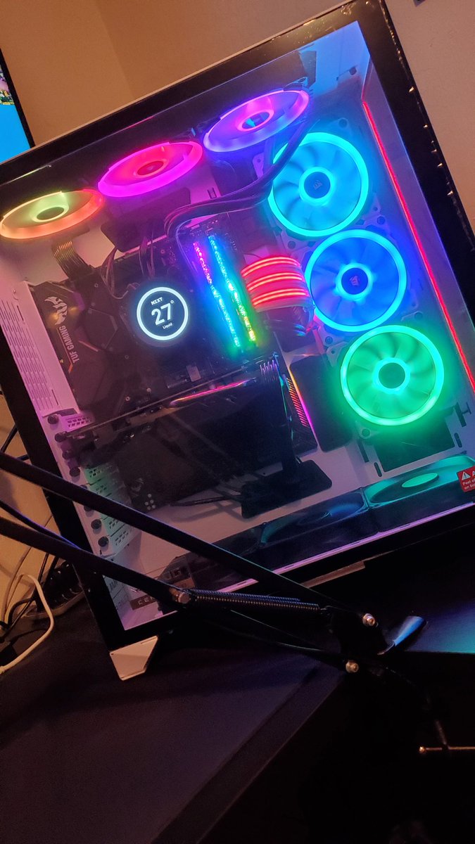 imrobthebot's tweet photo. Check out @dapperafterdark new streaming pc on his Twitch channel! https://t.co/QcylvoM6Uw ! And hmu for pc builds at any price point, I'll hook you up! https://t.co/KPjvJuCypM
