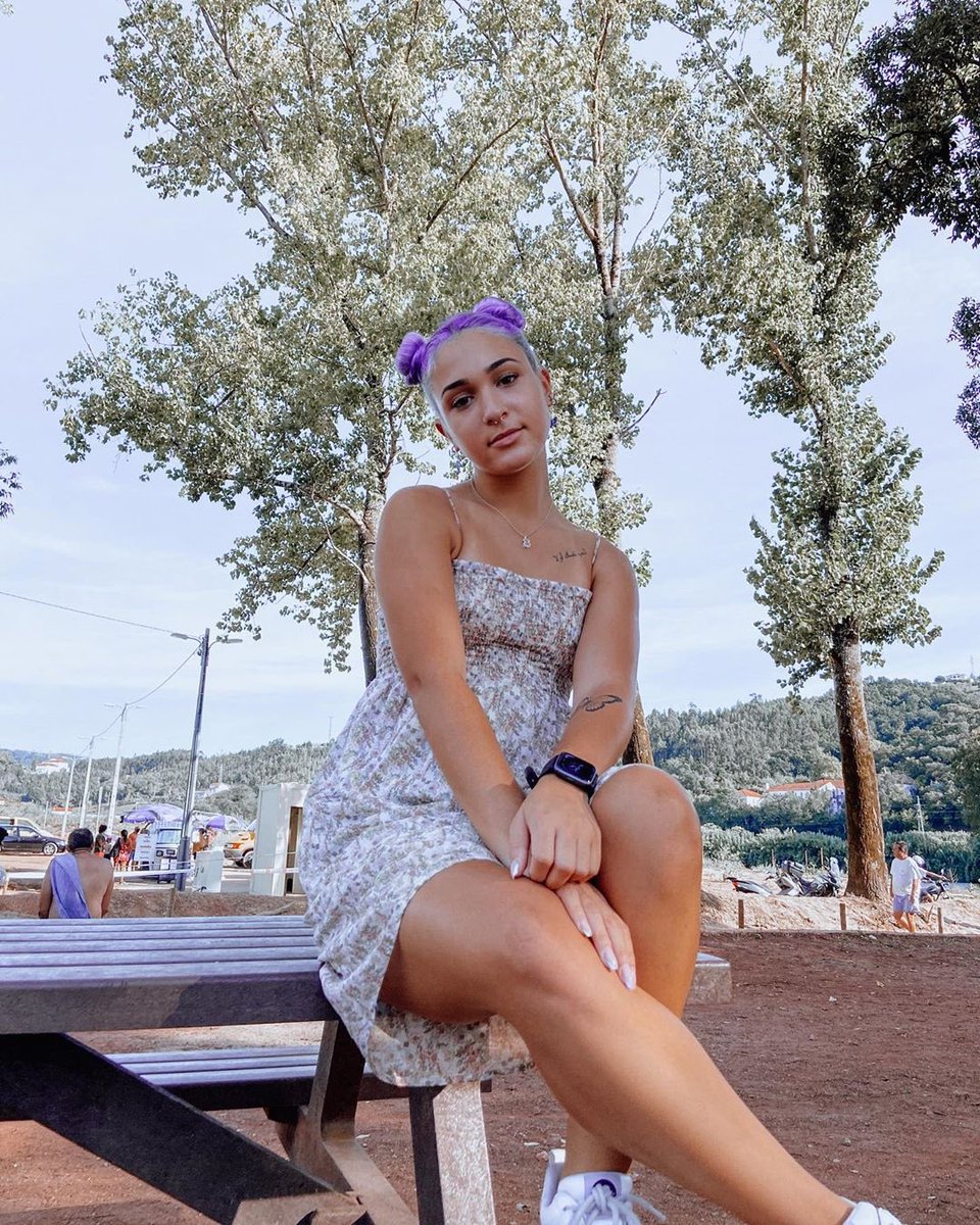 A nossa @catarinadgferreira não aguenta muito tempo sem mudar o estilo do cabelo. Aqui está a sua nova mudança 💫