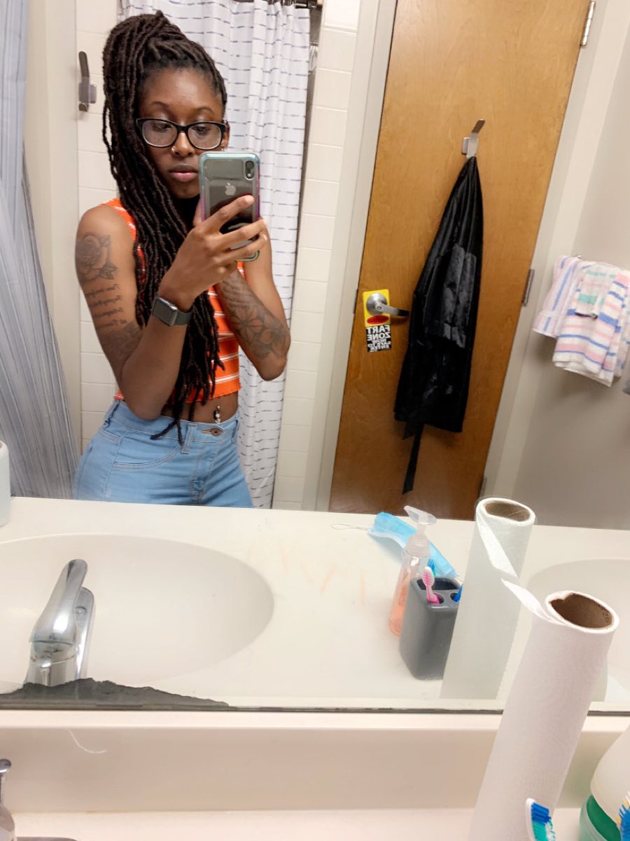 vicckiee_'s tweet photo. sincerely, dat bitch😘🧡 https://t.co/HGyaHZWCyp