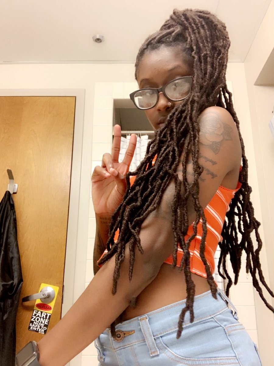 vicckiee_'s tweet photo. sincerely, dat bitch😘🧡 https://t.co/HGyaHZWCyp