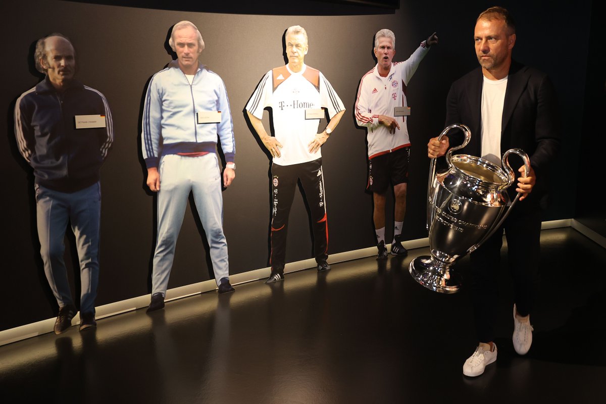 FCBayernES's tweet photo. Siguiendo la estela de los más grandes. 🌟

Don Hans Dieter Flick 👌

#FCBayern #MiaSanMia https://t.co/352qDDSSwv