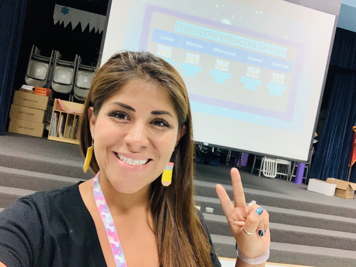 anitaperezABC's tweet photo. Is a wonderful Wednesday here at GL! Training our amazing paras so they know what to do during virtual small group, reviewing Schoology and Google Meet components. 💚#StrongerTogetherAtGL @GarciaLeza_AISD @PattyWillis1 @SarahSutter8 @shinebrightPat @JacquieKortz @drgoffney #GLPD https://t.co/wUjbC9nswg