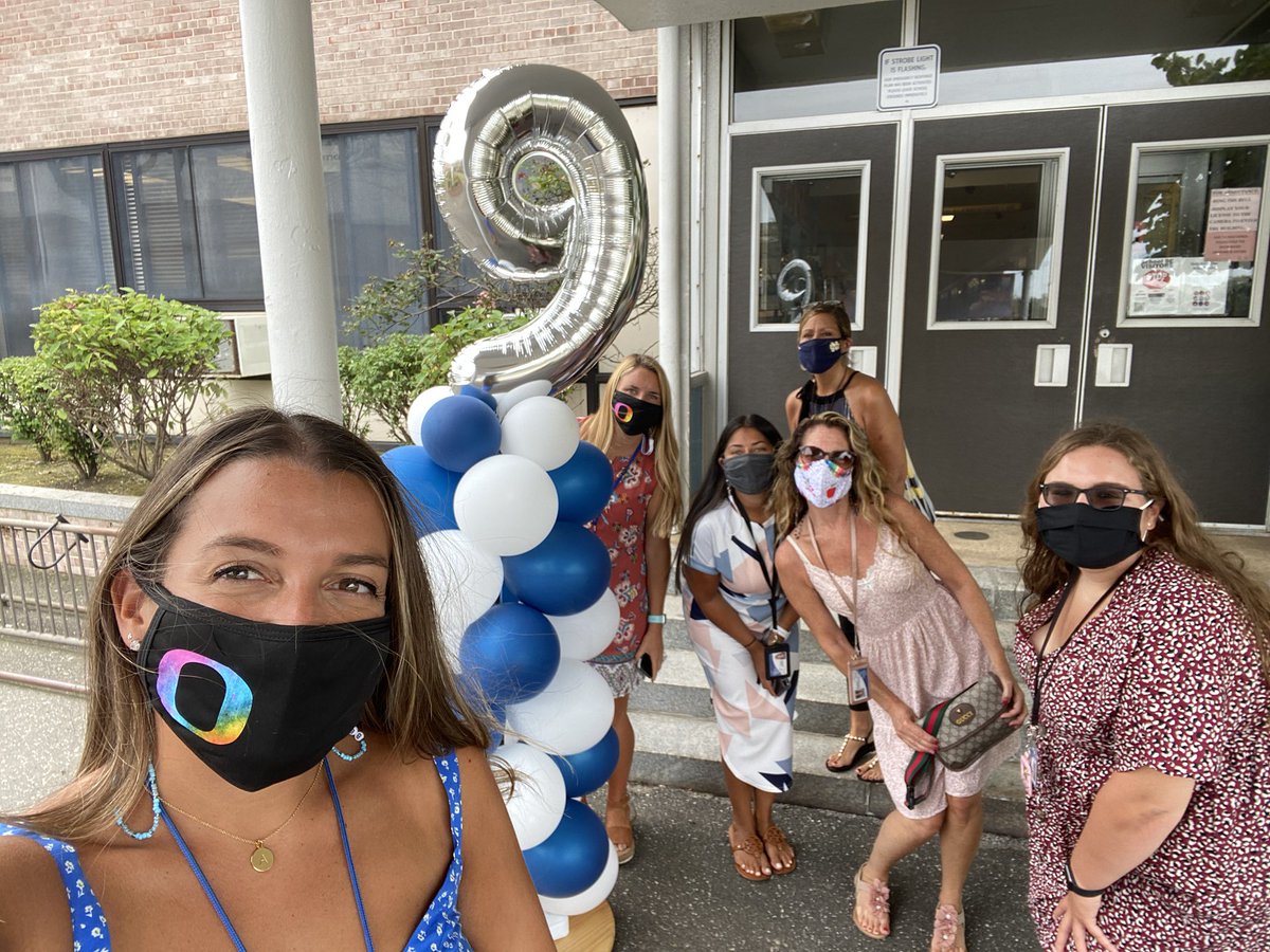 MissRinck's tweet photo. Back & better than ever🤩 No words to express how happy we are to be back at school together💙⚓️🌟 #SailorStrong #9wE @School9E @jshuldiner @aileencarey9e @jenmcgrath9 @Miss_Lundd https://t.co/ymjb3noHn8