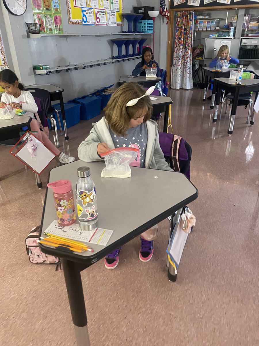 MsHaylieGuzman's tweet photo. Today has been the BEST day in Ms. Guzman’s class!! It’s #RedFriday AND Homeade Ice Cream Day for Science!❤️💛🏈🍦#isdstrong #isd2nd https://t.co/yGBo7DrRjD