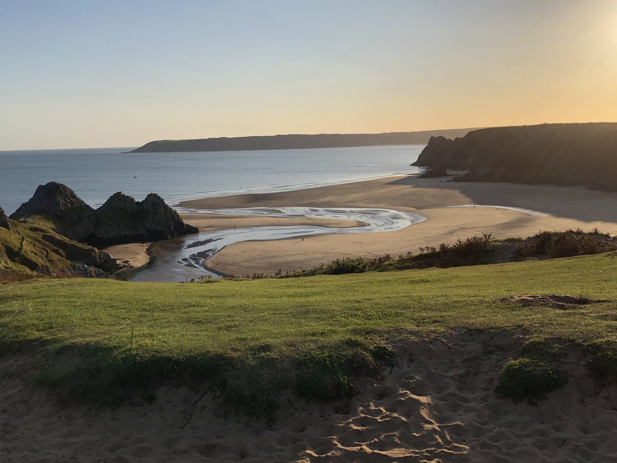 nick_tune's tweet image. Good evening from #threecliffs #Gower #RunningMan