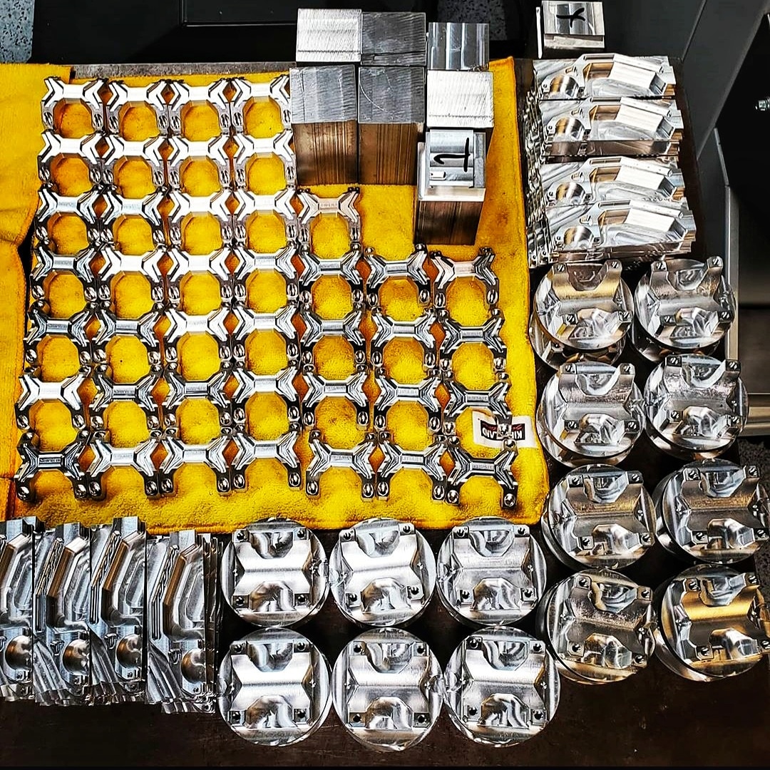 fifthaxis's tweet photo. Various stages of machining #RevGrips https://t.co/9TacmxhJ7y