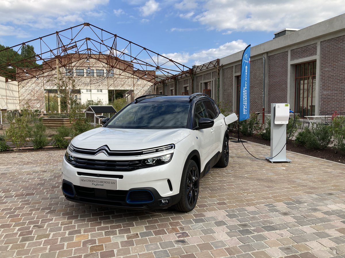 french_driver's tweet photo. Aujourd'hui sur #FrenchDriver, on essaye les nouvelles #Citroën #C3 restylée et #C5Aircross #HYbrid 225 ch ! https://t.co/Q2HfpLuW2j