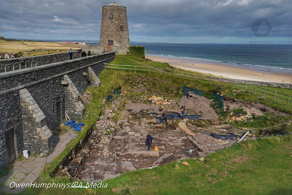 owenhumphreys1's tweet photo. Remains of a 2,000-year-old Roman roundhouse are unearthed during excavations at Bamburgh Castle in Northumberland @VisitNland @Bamburgh_Castle @PAImages https://t.co/Ol8M4XkOnn