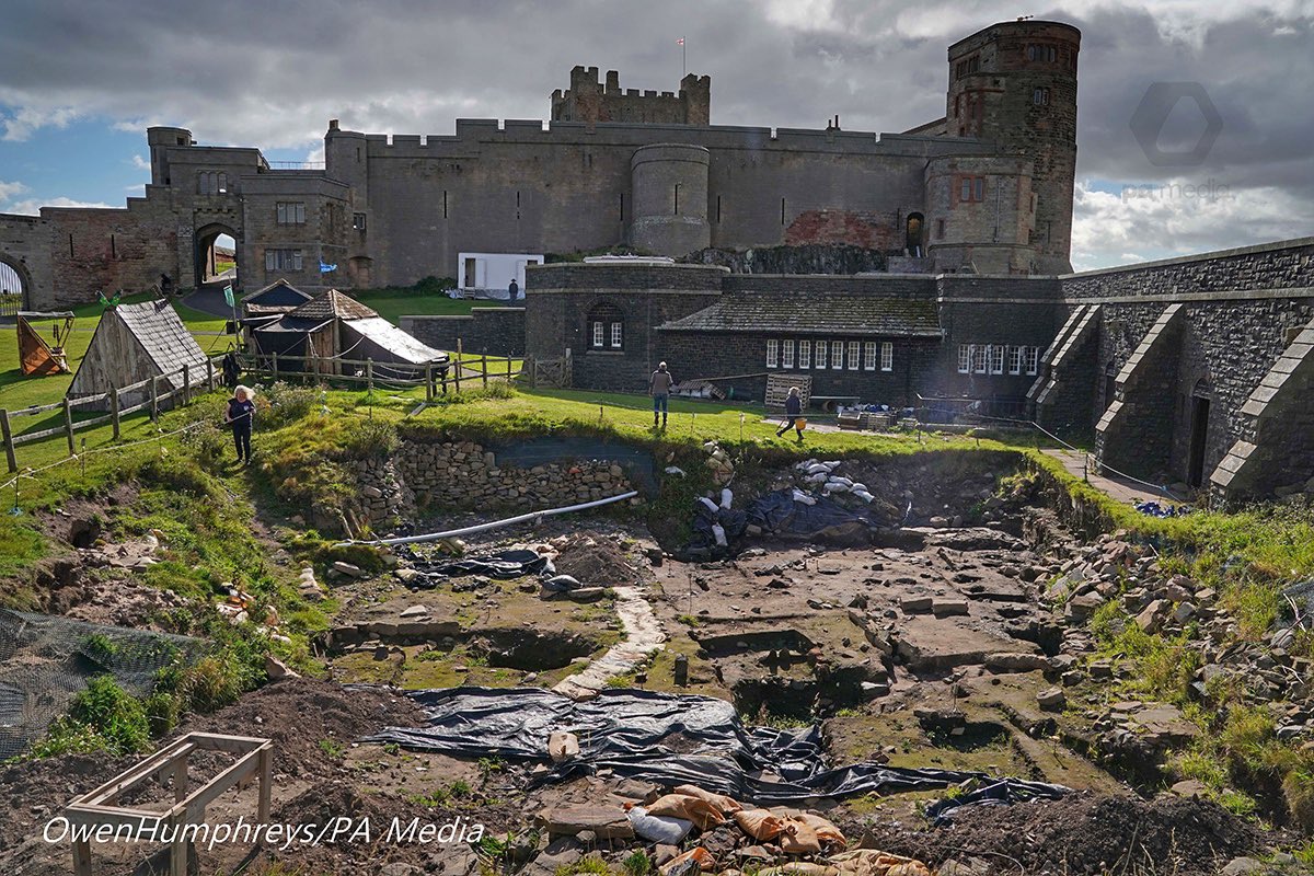 owenhumphreys1's tweet photo. Remains of a 2,000-year-old Roman roundhouse are unearthed during excavations at Bamburgh Castle in Northumberland @VisitNland @Bamburgh_Castle @PAImages https://t.co/Ol8M4XkOnn