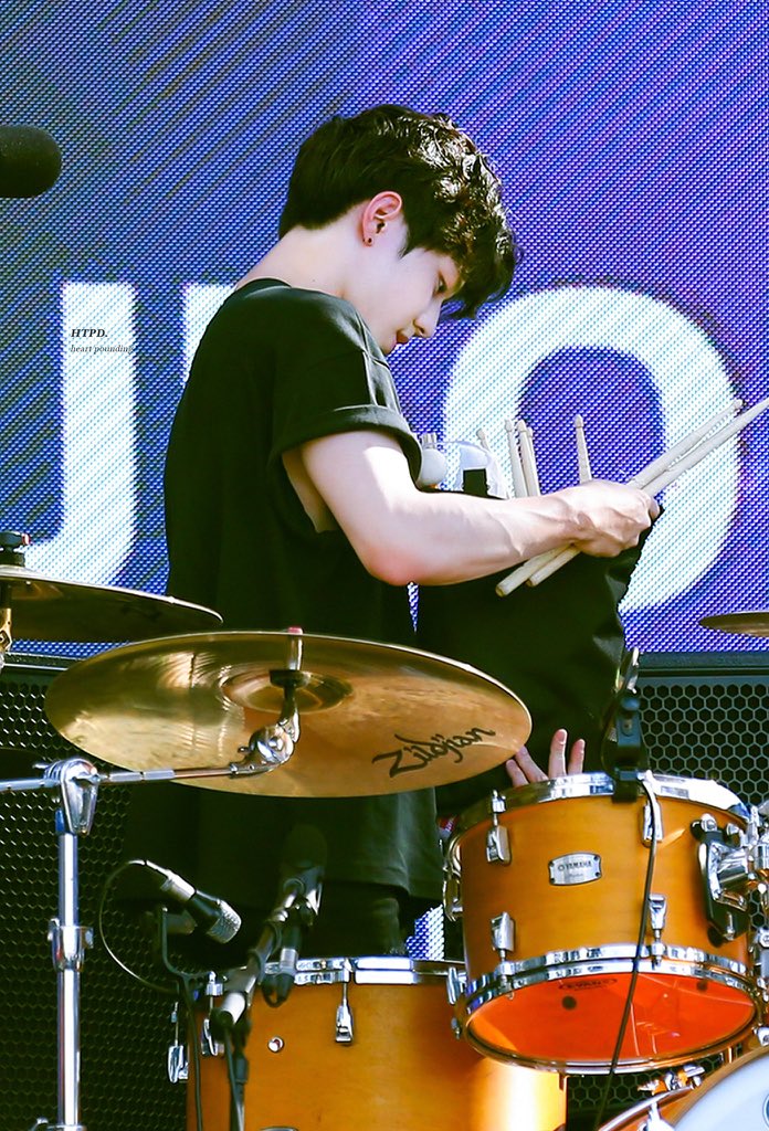 - a thread for Yoon Dowoon's muscles as you wish,,,