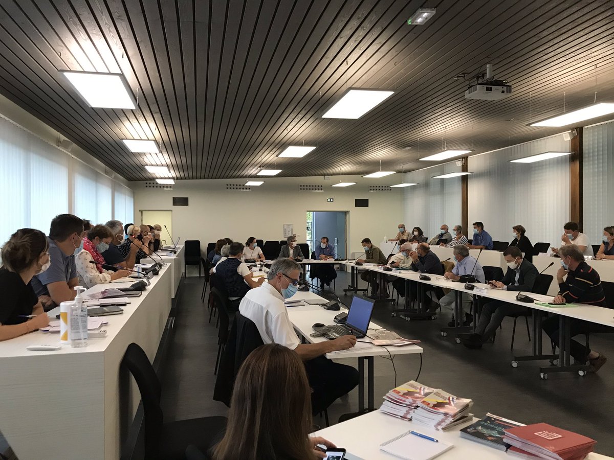 JeremieMartin7's tweet photo. #Éducation, #Économie, #Agriculture, #Transports, #TransitionÉcologique, au siège de la communauté de communes #Tarn et #Agout, @claire_fita et @GarelVincent81 sont à l’écoute des élu.e.s des territoires. Agir ensemble pour une ambition commune ! #Occitanie https://t.co/UtOBMkl4it