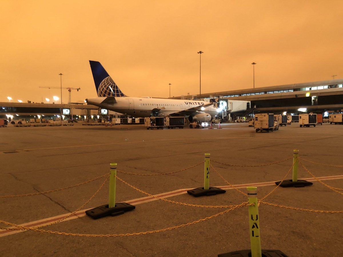 Tweety9161's tweet photo. Team SFO working under smoky conditions! 😷May the weather get better soon! 🙏🏼Stay safe! @weareunited #beingunited https://t.co/LMLYMR9sjD