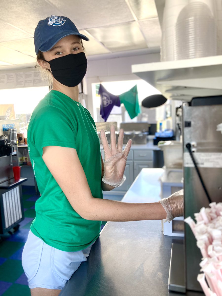 Only FOUR days left until our final day of the 2020 season!! So it’s time for you to come get a swirlie before you have to wait alllll winter for another one 😋 open 3-9pm today!! 🎊