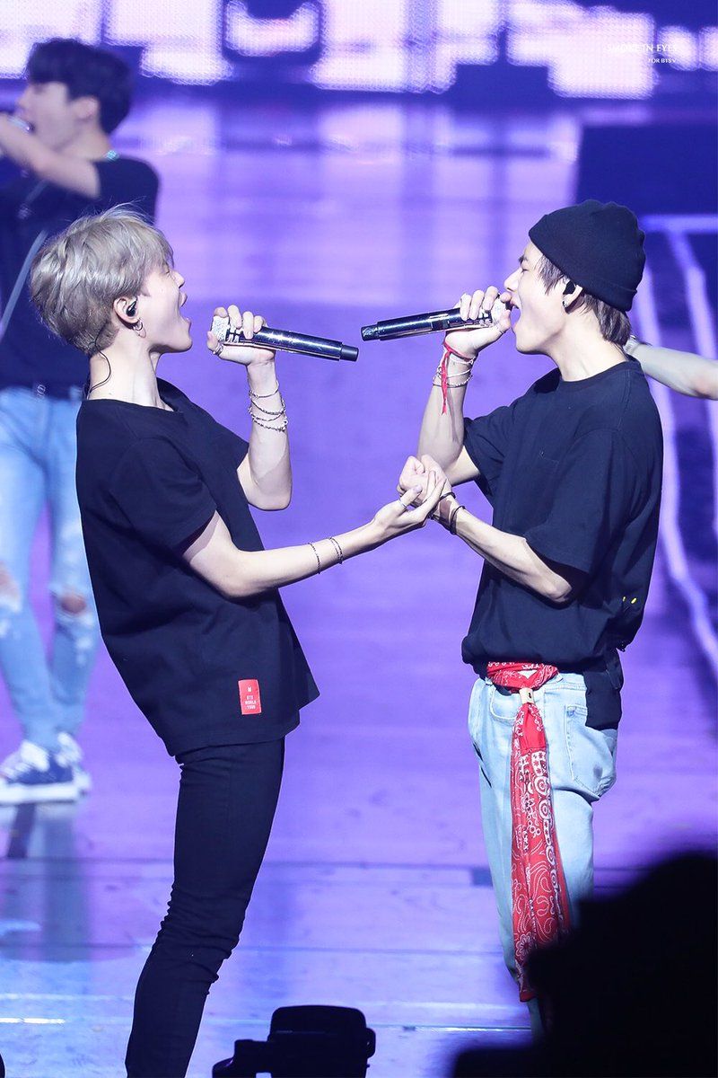 _squishyoongs's tweet photo. everyone needs Park Jimin in their lives ✨

   //a thread : https://t.co/OVXWAkPbbs