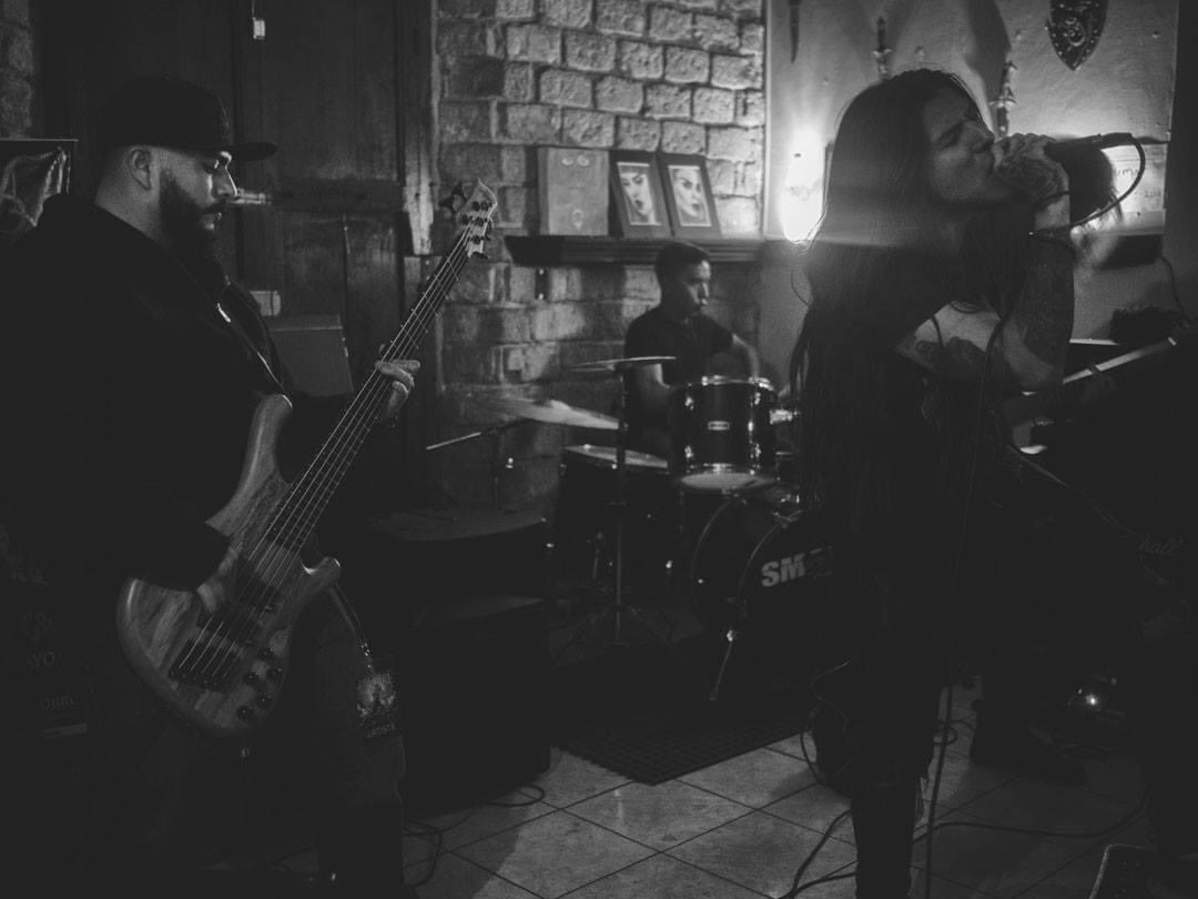 BMRoficial's tweet photo. Black and White Groove Nu-Metal
📍Quetzaltenango, GT 🇬🇹 
📸: Guillermo Ramírez 

@veerkamp @JimmyWess @LegatorGuitars 

#TalentoVeerkamp #TalentoJimmyWess #TeamLegator #LegatorGuitars #Quetzaltenango #Xela #Guatemala #Stage #Performance #RavenPicks https://t.co/0JVnzPxM6u
