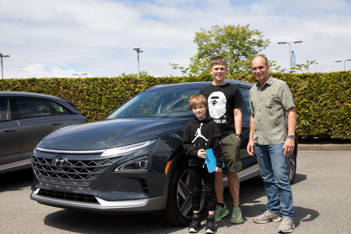 GreenlightInnov's tweet photo. Greenlight's managing director, Ross Bailey with his kids, enjoyed emission-free local road-trips in BC this summer in their new @Hyundai #FuelCell powered #NEXO https://t.co/ZhocFCIIPE