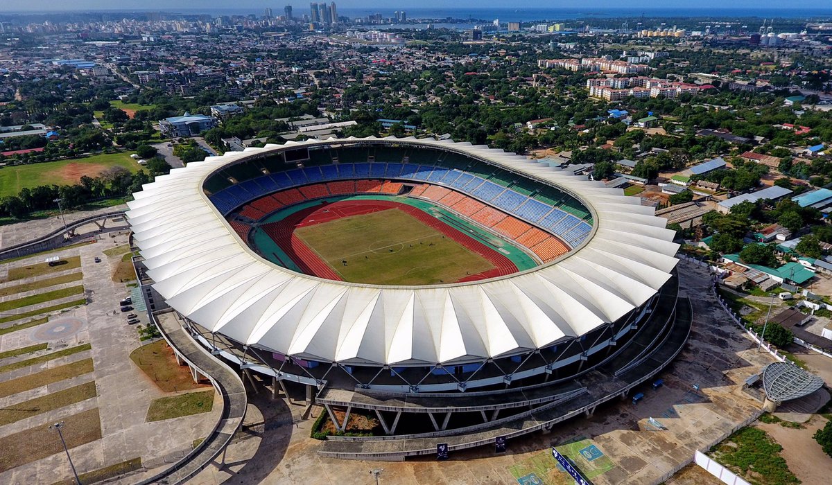 BabaMwita's tweet photo. Tafsiri ya Kijiji, kina idadi ya watu kati ya 500 na 2500. Sasa, unawezaje kujenga Airport na Stadium kwenye Kijiji. Ufike wakati tuwe SERIOUS na matumizi ya fedha za Umma. Tungeweza kujenga zaidi ya ZAHANATI 150 na kuhudumia maelfu ya Watu. https://t.co/uZQhC2pfNh