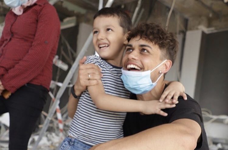 HarrisJ_News's tweet photo. Harris in Lebanon with #TeamSalam at the Salam Charity providing aid for those left devastated by the Beirut explosion. Rebuilding little by little. Your donations make all this possible. ❤️ https://t.co/YgV7IRqVge https://t.co/ZHUjE0NZls