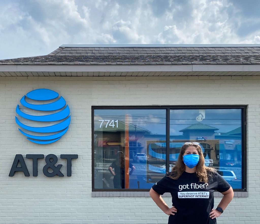 ATT's tweet photo. Our employee Connie repping AT&amp;T Fiber outside of a Dayton, Ohio retail store. She thinks "You deserve super-fast internet!" #LifeAtATT

Stop by a retail store or https://t.co/byZXbGEFll to check it out! https://t.co/RKASwMC6nU