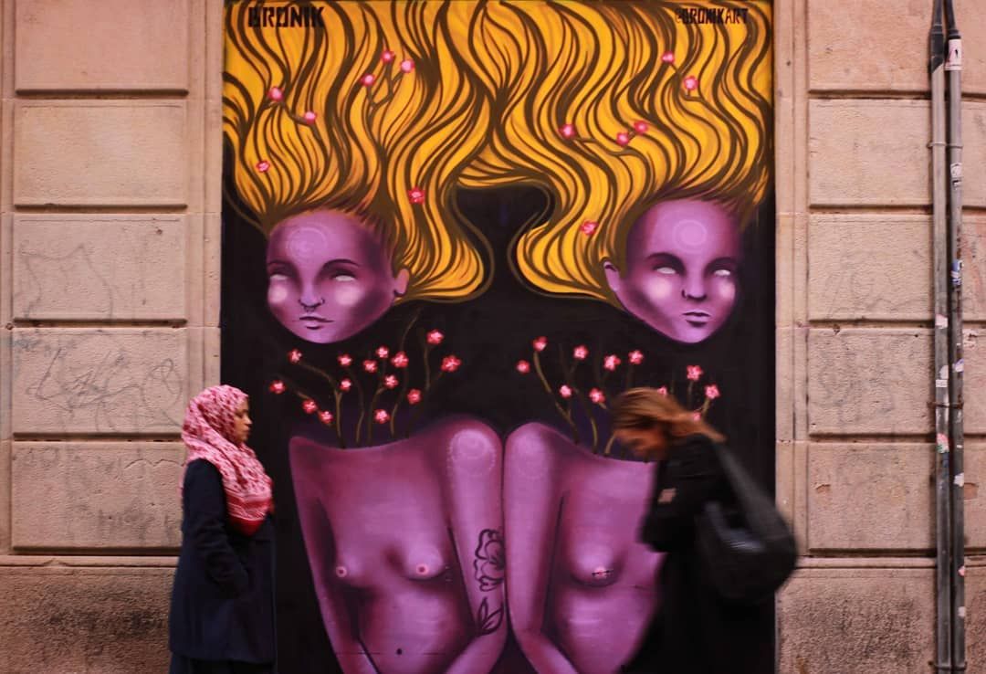 allcitycanvas's tweet photo. Chécate los muros surrealistas que hace la increíble artista chilena #Bronik. https://t.co/vh2I6brGEn