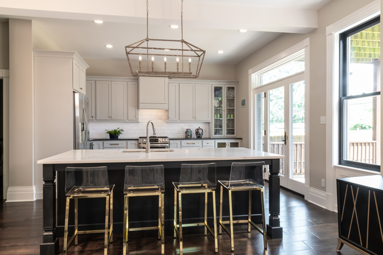STLHomesMag's tweet photo. Remodeled to perfection, this historic kitchen has clean lines + striking contrast!
Contractor: Ladd Suydam Contracting
Architect: Art and Architecture
Photographer: Anne Matheis
.
.
.
#stlhomes #kitchenremodel #historickitchen #historichomes #historicremodel #dreamkitchen https://t.co/CKMZG2cend