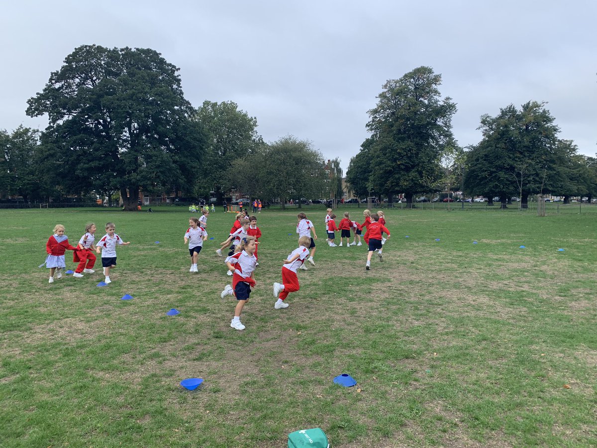 BroomwoodPSport's tweet photo. This morning @NWSbh_Class1 enjoyed their first trip to the common. #NWSbhFirstdayback #NWSbhlLs #FundayMonday https://t.co/JbD4hUWQyv