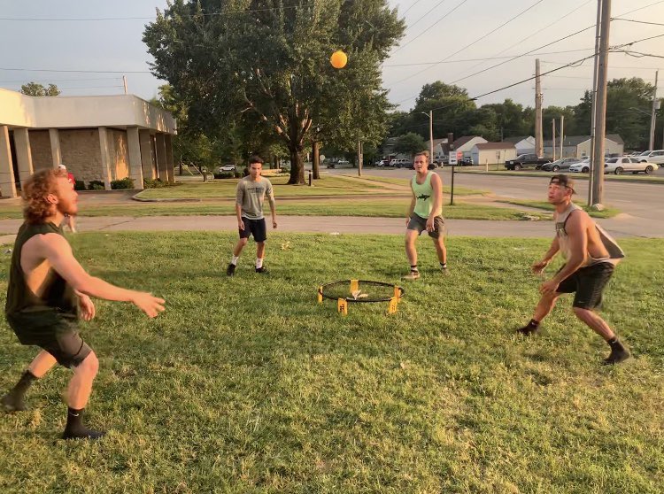 PittStateTaus's tweet image. nothin to see here besides the boiz, a ball, a net, and vibes 🤾🏼‍♂️ #spikeball