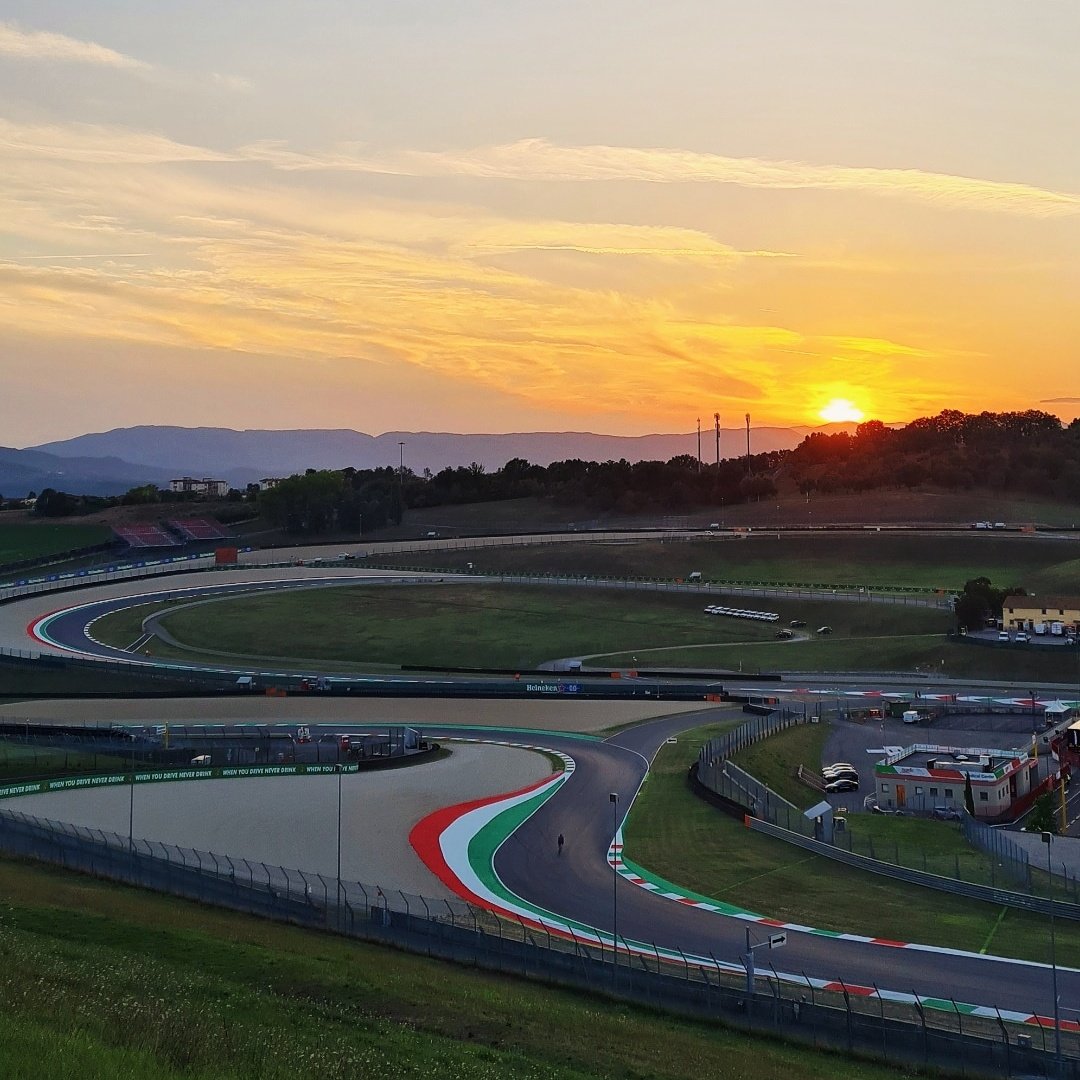 antoninvct's tweet photo. Le décors 😍 #TuscanGP https://t.co/xQpY2ly0JL