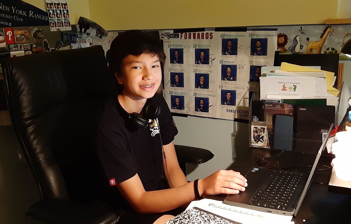 #DistanceLearning!7th Grade #Lazar student Dylan Hunter is ready for the  2020-2021 school year! All Lazar students started classes remotely on  Tue, Sept 8. In-person begins on Mon, Sept 21 for those students who will be attending classes on-site. #MTPS1stDaySchool <a href="/LazarMTPS/">LazarPrincipal</a>