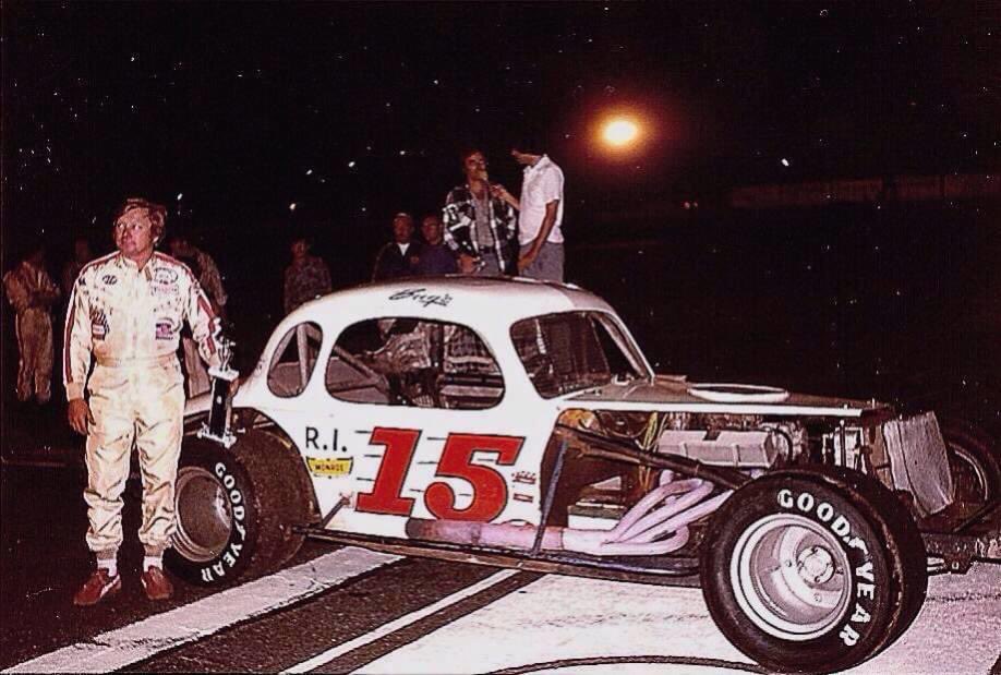 StaffordSpeedwy's tweet photo. Past ↔️ Present 

@amandaaaW15 rocking the Bugsy Stevens “Woodchopper Special” throwback scheme this season

So much history here 🙌 https://t.co/fpHWwXlIwl