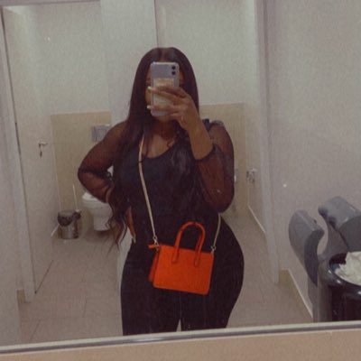 AkitoyeNicole's tweet photo. #NeuesProfilbild https://t.co/d6gGyCjAVF
