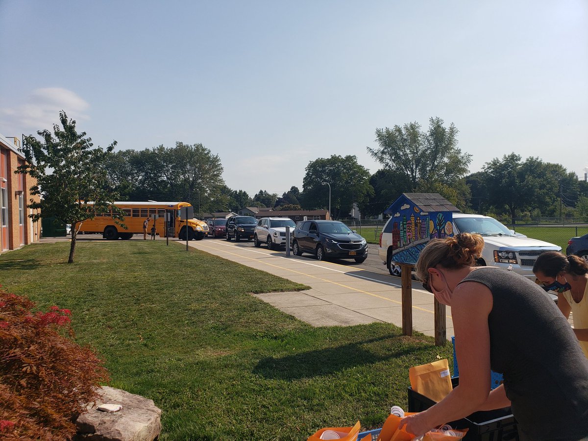 srumph20's tweet photo. Teamwork makes the dream work @holmesroadtweet ! We had a successful K-1 chromebook distribution today! @GreeceCentral https://t.co/ALo1wlrr0f