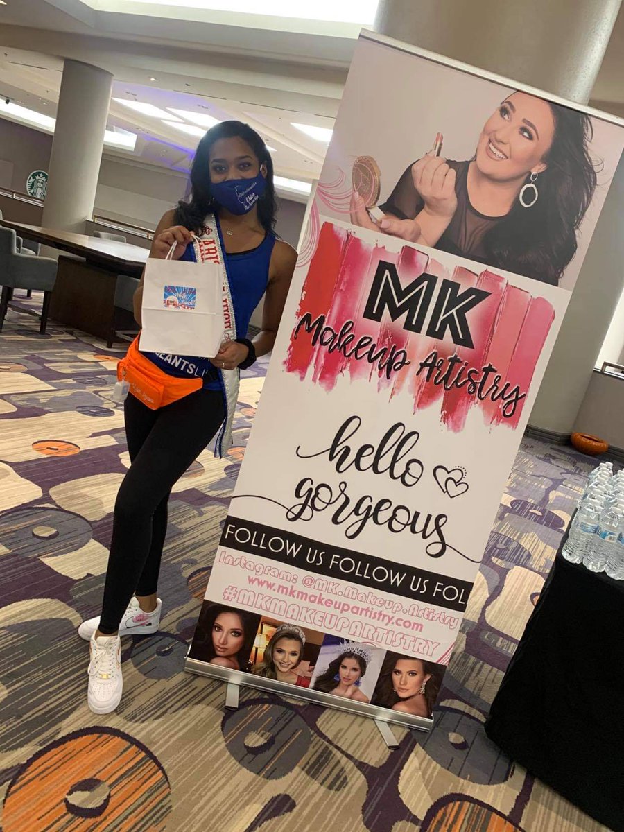 teamchloeinfo's tweet photo. So much #SponsorLove today! Thank you #JCProductions for our tanks & #MKmakeupartistry for lunch & lashes today! 😊 #MHSApageants #MissAZHigh2020 #TeamChloé https://t.co/bgO6kBbgdS
