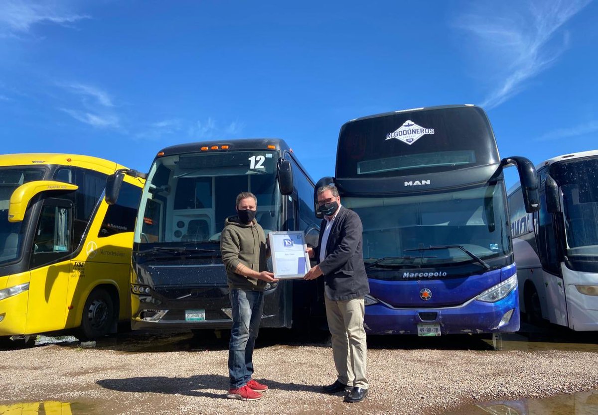 DMPTDgo's tweet photo. Continuamos con la entrega del “Distintivo 1ero Tu Salud”; cada vez son más empresas las que cumplen los lineamientos y están comprometidos con las y los duranguenses y visitantes, listos para una reactivación turística.
#SomosDurango
#SorpréndeteDeDurango https://t.co/bud3XC1fQN