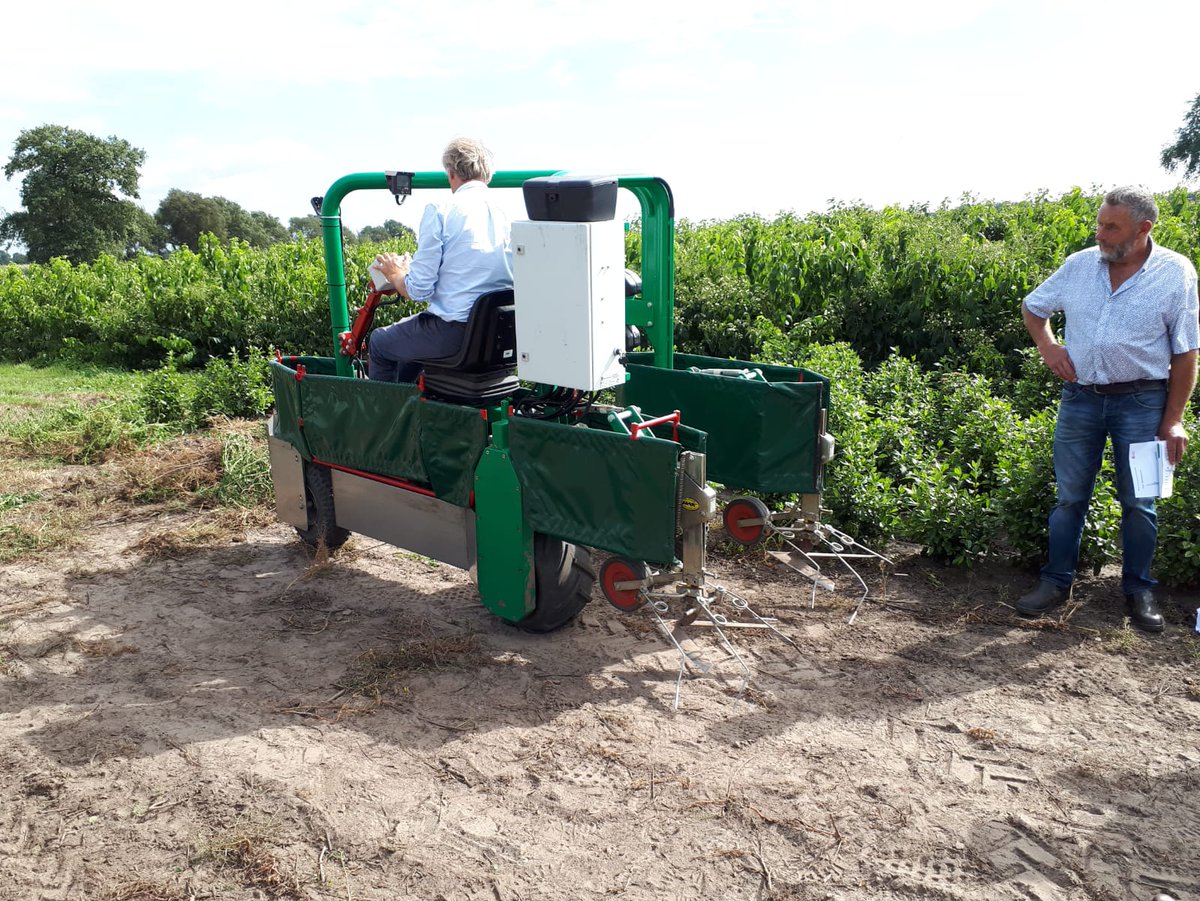 DelphyBoomteelt's tweet photo. Iedereen bedankt voor zijn medewerking of deelname aan de Bodemdag bij Boomkwekerij Marcel Michels in Hilvarenbeek #levendebodem @overSchoonWater https://t.co/ZfbWXMQRAC