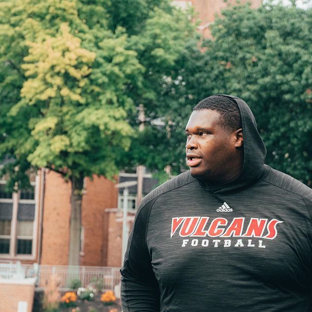 BleacherReport's tweet photo. Jamain Stephens, a DL for California University of Pennsylvania, died Tuesday.

His former high school initially attributed his death to complications from COVID-19, but later stated there was no confirmation on cause of death.

Stephens was 20.

https://t.co/FdUQnMwcC3 https://t.co/WXC6MUjgBg