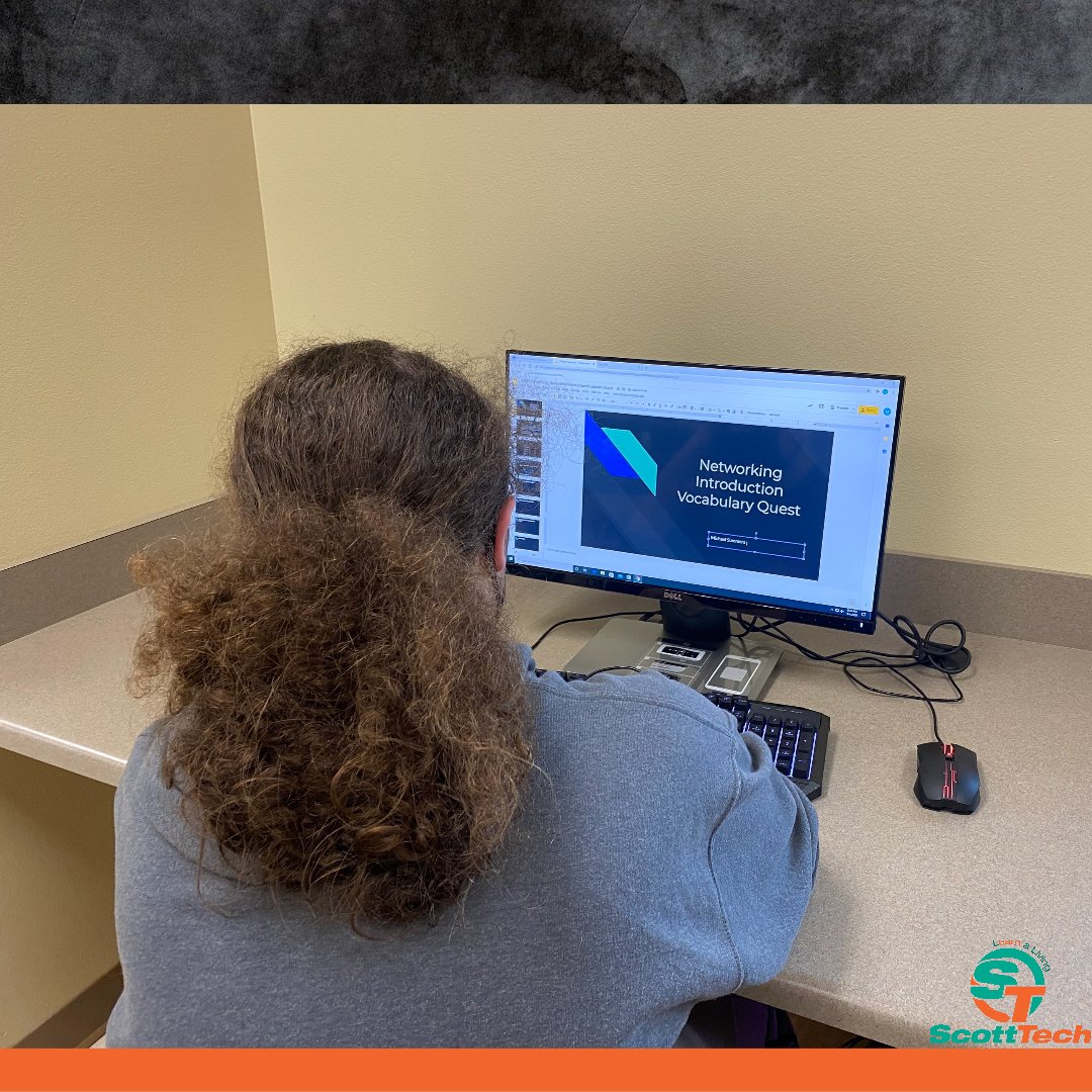 SRTCMonett's tweet image. Computer Maintenace and Networking students tackling a vocabulary quest. #scotttech #togetherwebuild #futureworkforce