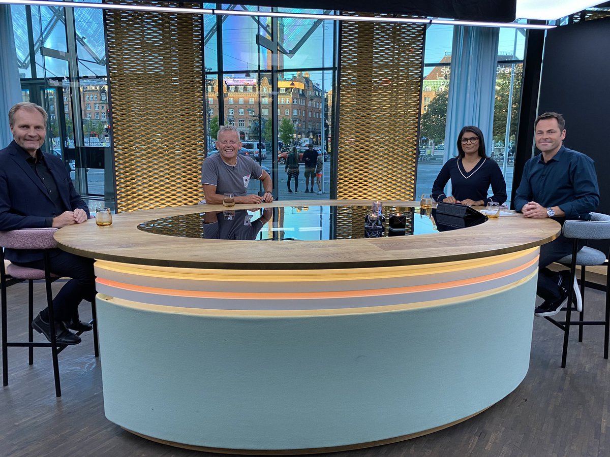 skaarup_peter's tweet photo. Har lige været i Aftenshowet, hvor jeg gjorde opmærksom på, at børn på 7 år ikke skal udsættes for voksne nøgne mænd. Det har intet med børne-TV at gøre! #dkpol https://t.co/GLzxUSza3x